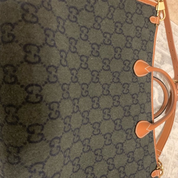 Gucci Tote-Discontinued! - Picture 14 of 14